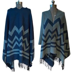 Reversible pattern shawl